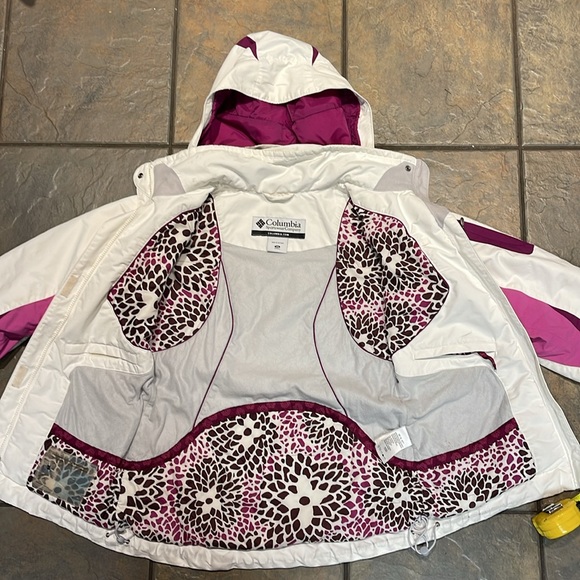 Columbia Women's Ski Jacket - Picture 6 of 8